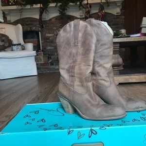 Jessica Simpson boots